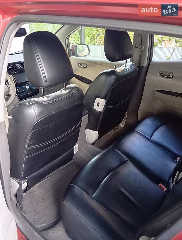 Хетчбек Nissan Leaf 2012 в Чернівцях