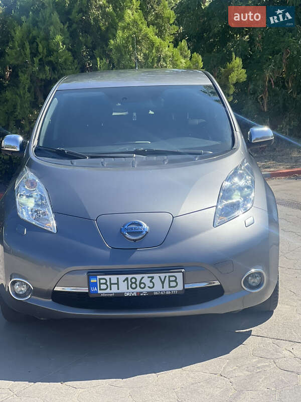 Хэтчбек Nissan Leaf 2015 в Черноморске фото 5 Хэтчбек Nissan Leaf 2015 в Черноморске