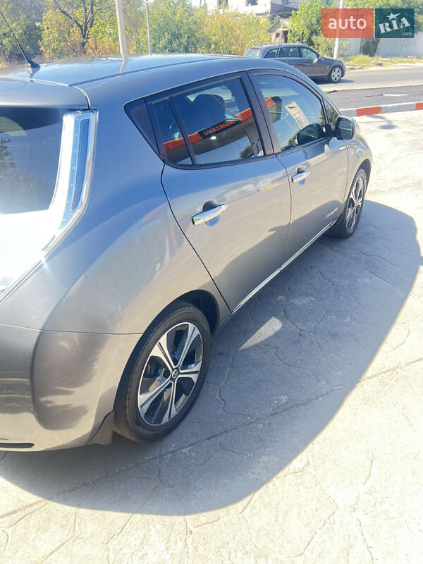 Хэтчбек Nissan Leaf 2015 в Черноморске фото 10 Хэтчбек Nissan Leaf 2015 в Черноморске