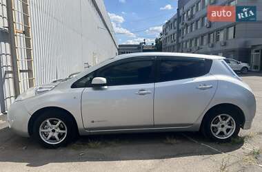 Хэтчбек Nissan Leaf 2011 в Днепре