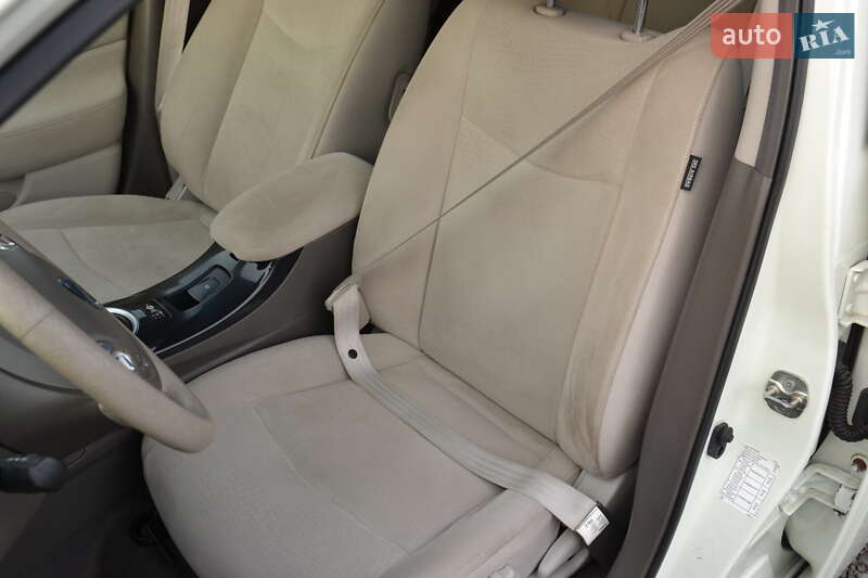 Хэтчбек Nissan Leaf 2012 в Луцке