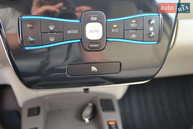 Хэтчбек Nissan Leaf 2012 в Луцке