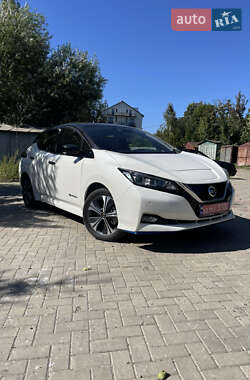 Хетчбек Nissan Leaf 2021 в Чернівцях