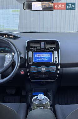 Хэтчбек Nissan Leaf 2014 в 