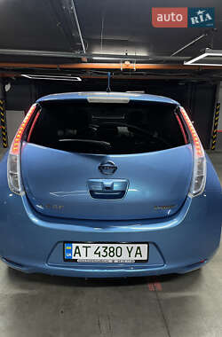 Хэтчбек Nissan Leaf 2012 в 