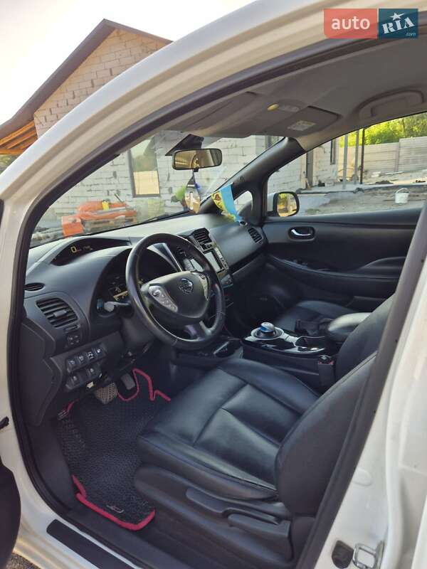 Хэтчбек Nissan Leaf 2014 в Каменском