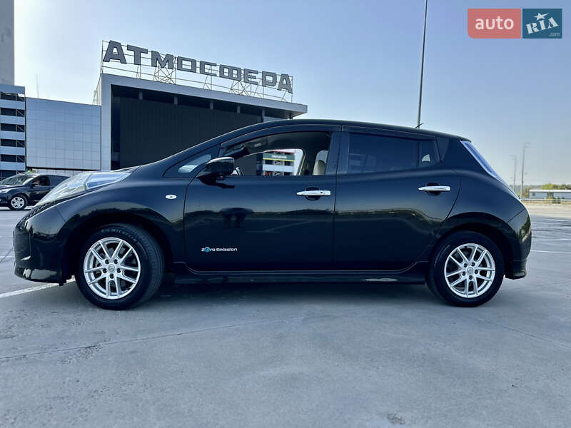 Хэтчбек Nissan Leaf 2016 в Киеве