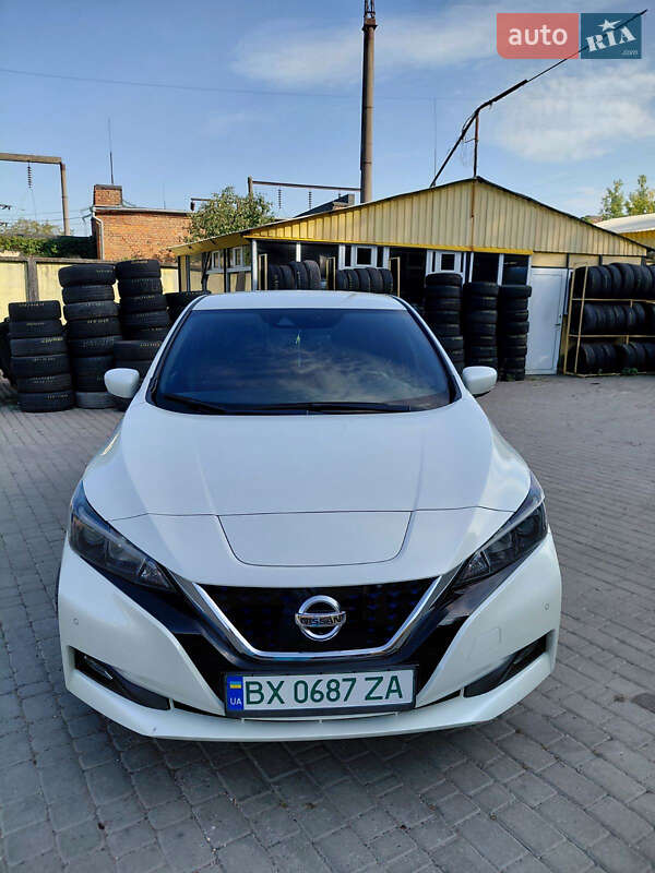 Хэтчбек Nissan Leaf 2018 в 