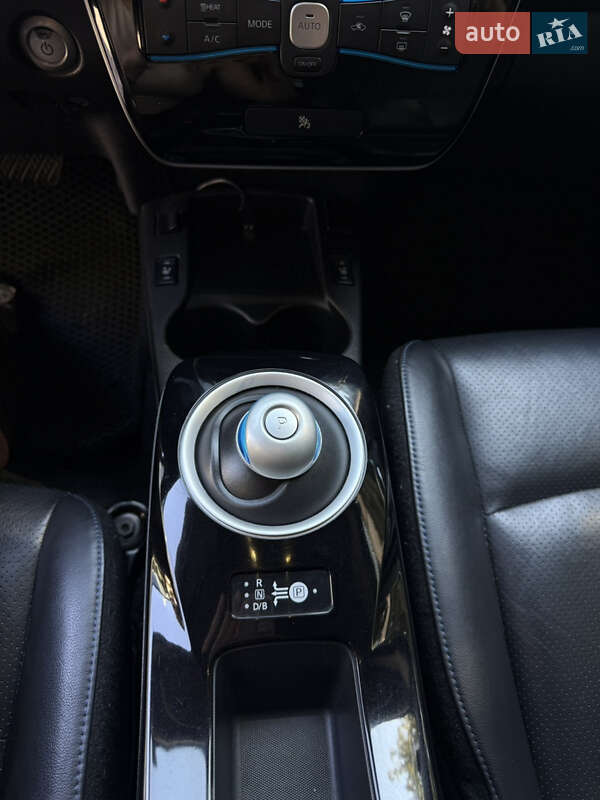Хэтчбек Nissan Leaf 2015 в Заболотове