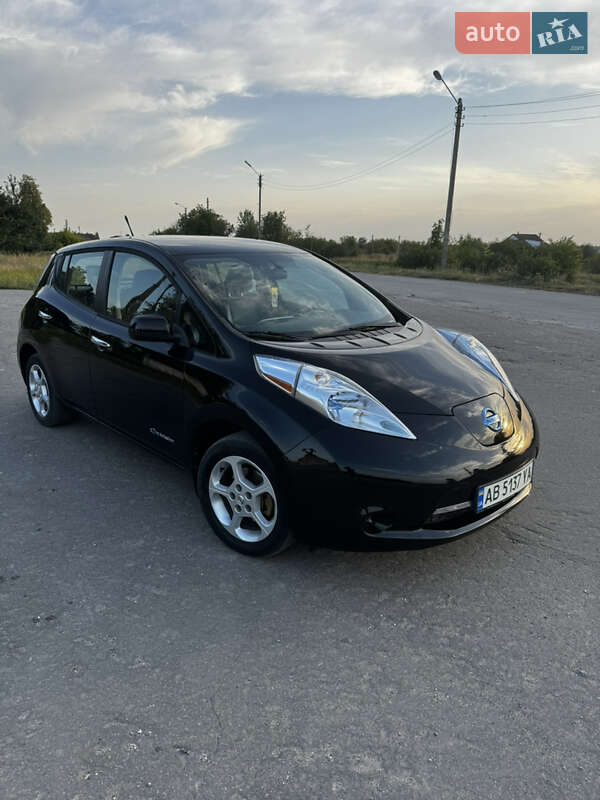 – Купити Чорні авто Ніссан Ліф продаж Nissan Leaf