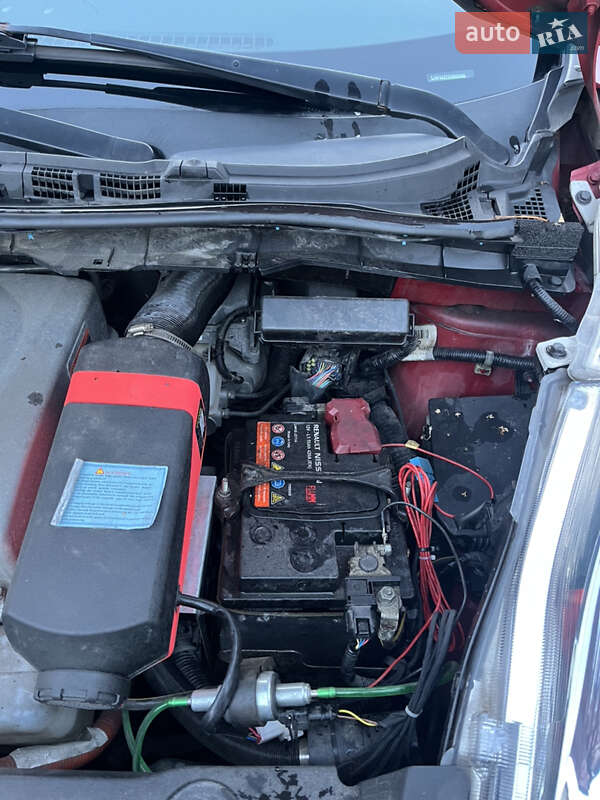 Хэтчбек Nissan Leaf 2013 в Киеве