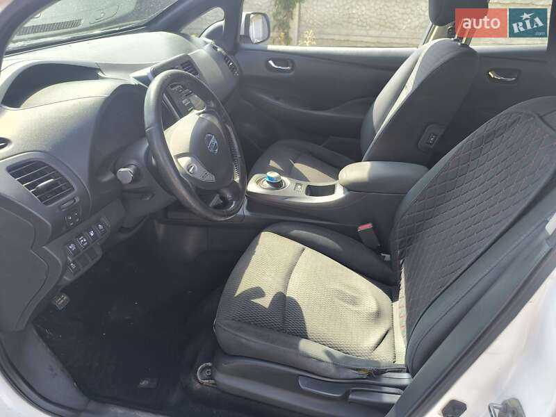 Хэтчбек Nissan Leaf 2013 в Николаеве