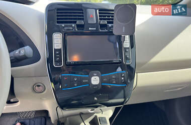 Хэтчбек Nissan Leaf 2012 в 