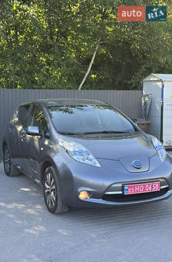Хетчбек Nissan Leaf 2015 в 