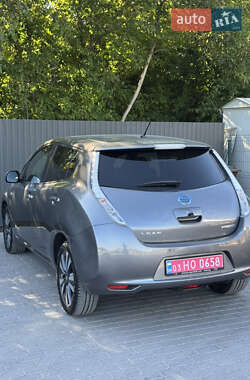Хетчбек Nissan Leaf 2015 в 