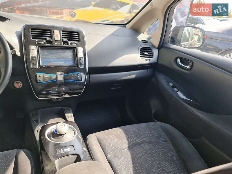 Хэтчбек Nissan Leaf 2016 в Киеве