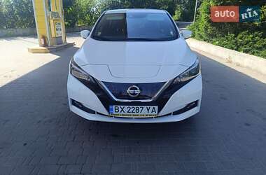 Хэтчбек Nissan Leaf 2019 в Городке