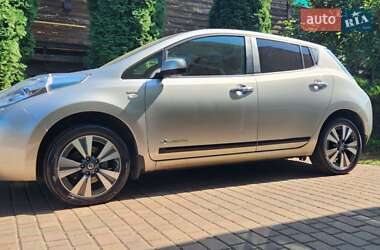 Хэтчбек Nissan Leaf 2015 в 