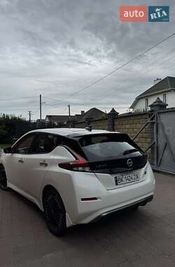 Хэтчбек Nissan Leaf 2023 в Ровно