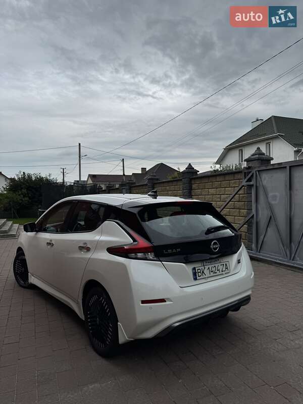 Хэтчбек Nissan Leaf 2023 в Ровно
