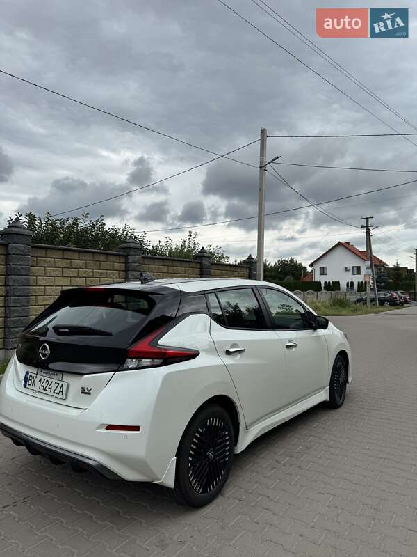 Хэтчбек Nissan Leaf 2023 в Ровно
