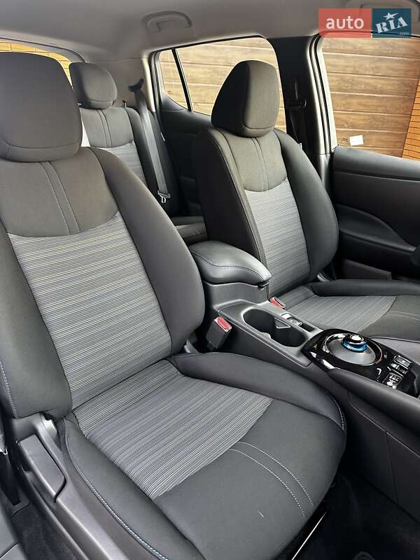 Хэтчбек Nissan Leaf 2023 в Ровно