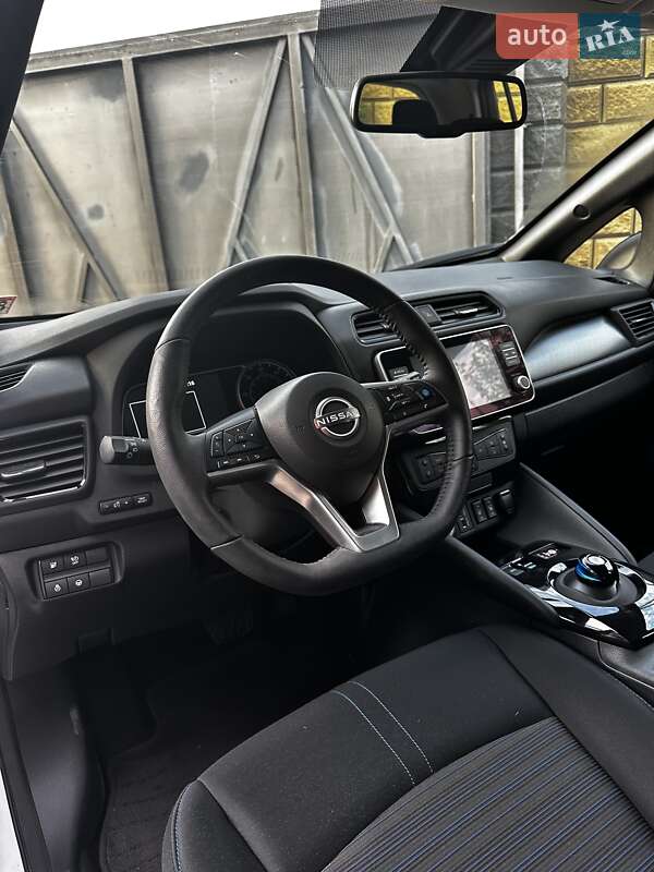 Хэтчбек Nissan Leaf 2023 в Ровно