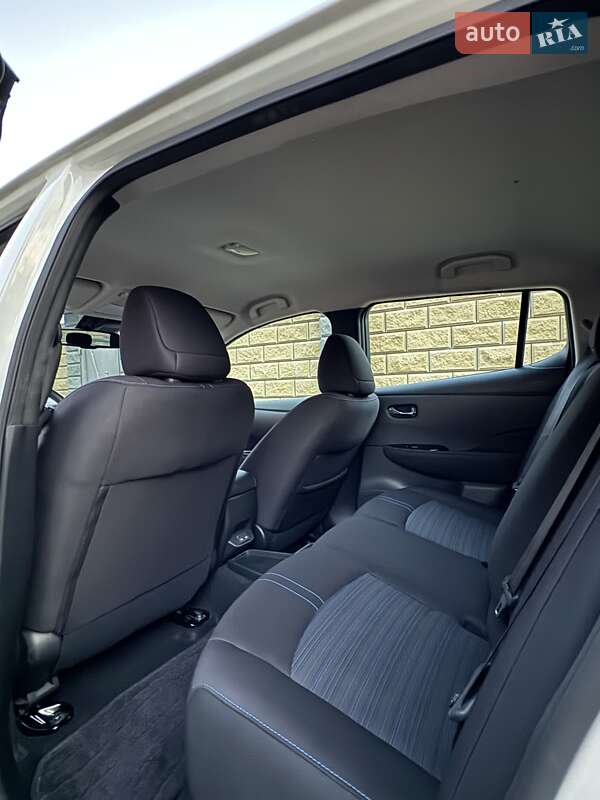 Хэтчбек Nissan Leaf 2023 в Ровно