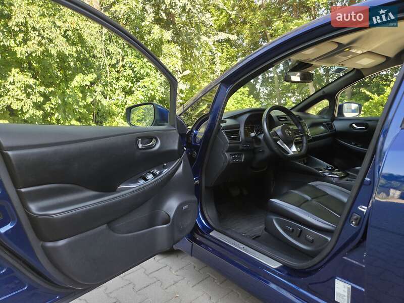 Хэтчбек Nissan Leaf 2019 в Хмельницком