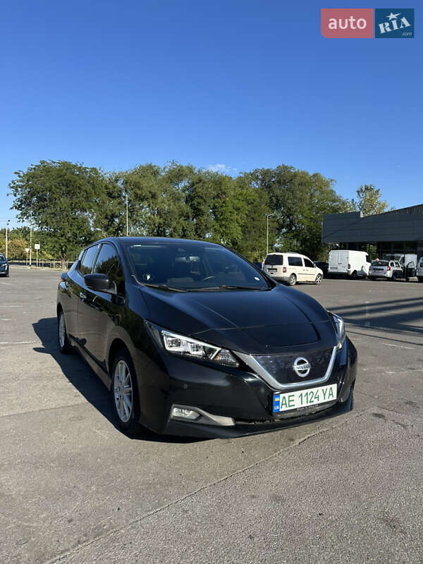Хэтчбек Nissan Leaf 2018 в 