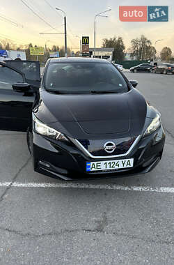 Хэтчбек Nissan Leaf 2018 в 