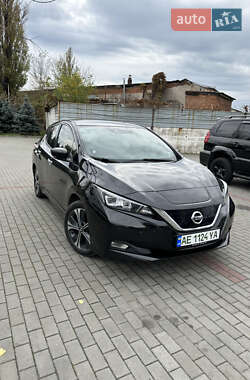 Хэтчбек Nissan Leaf 2018 в 