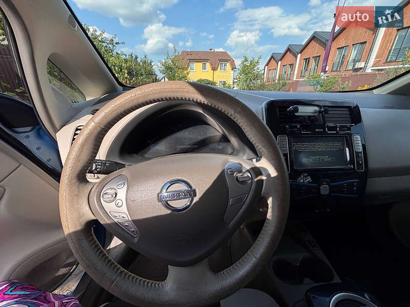 Хэтчбек Nissan Leaf 2012 в Киеве