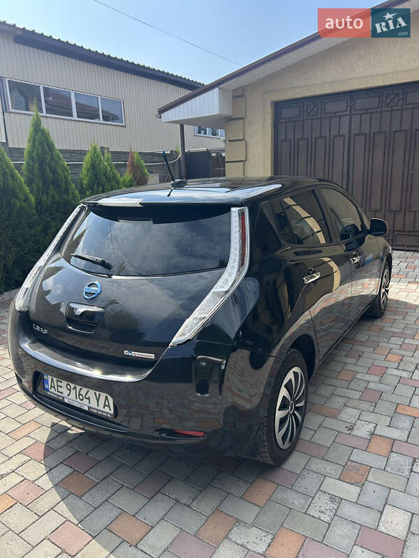 Хэтчбек Nissan Leaf 2013 в Днепре