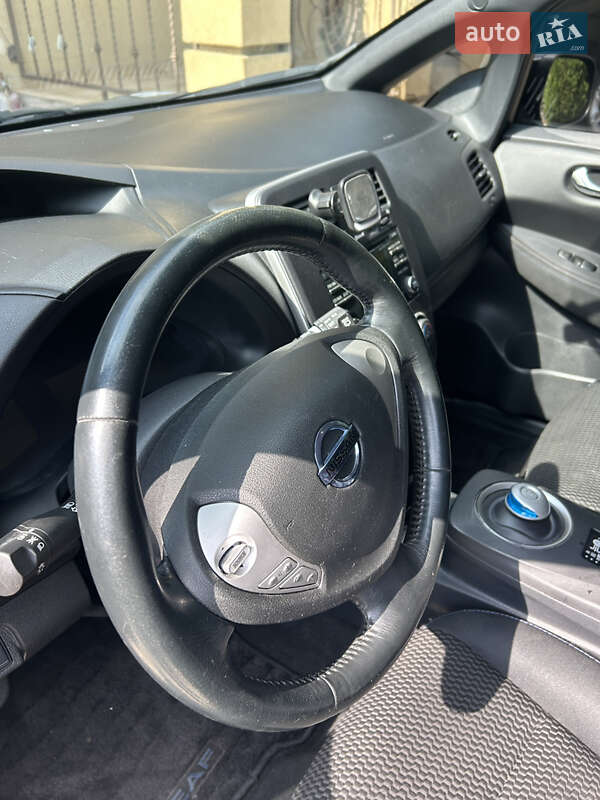 Хэтчбек Nissan Leaf 2013 в Днепре