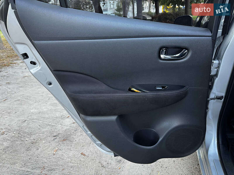 Хэтчбек Nissan Leaf 2016 в Киеве