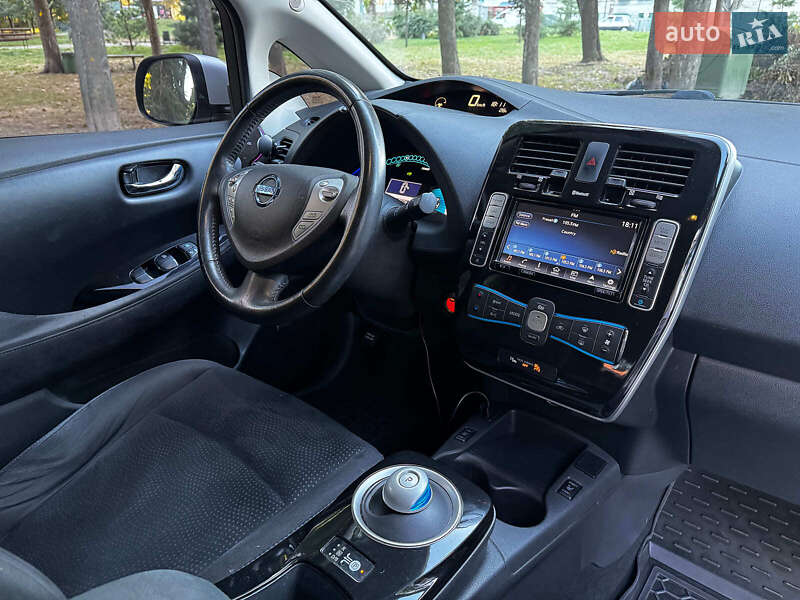 Хэтчбек Nissan Leaf 2016 в Киеве