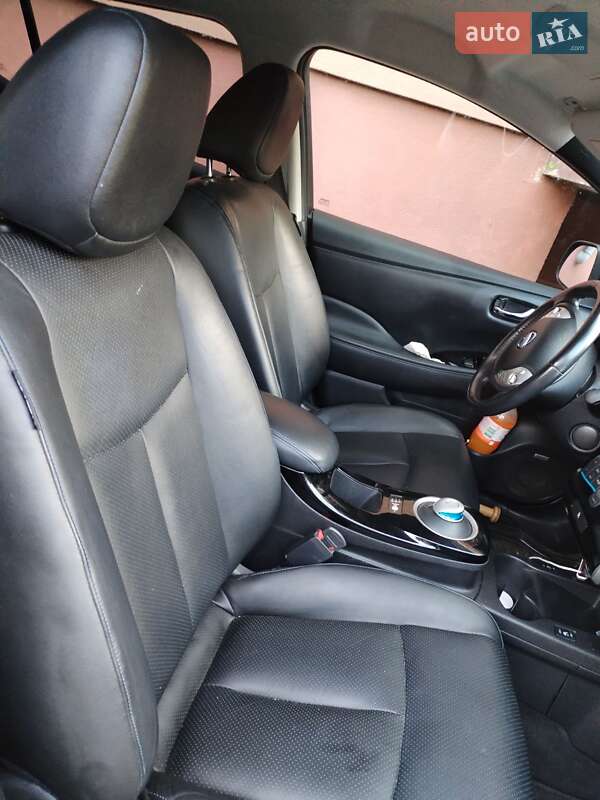 Хэтчбек Nissan Leaf 2015 в Ровно