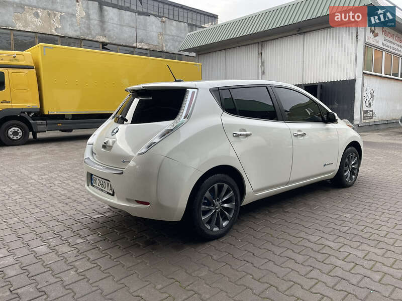 Хетчбек Nissan Leaf 2014 в Рівному