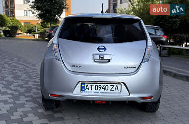 Хэтчбек Nissan Leaf 2012 в 