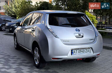 Хэтчбек Nissan Leaf 2012 в 