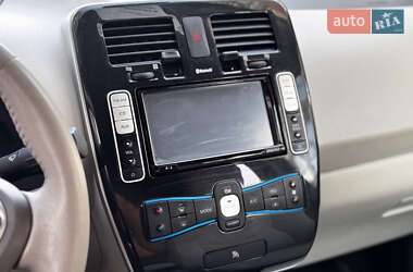 Хэтчбек Nissan Leaf 2012 в 
