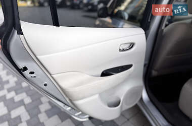 Хэтчбек Nissan Leaf 2012 в 