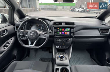 Хэтчбек Nissan Leaf 2022 в 