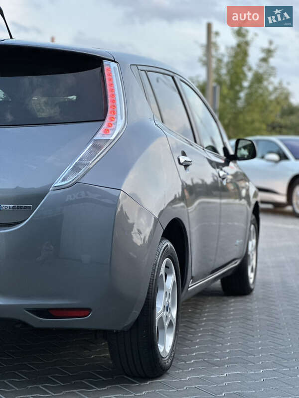 Хэтчбек Nissan Leaf 2013 в Владимире