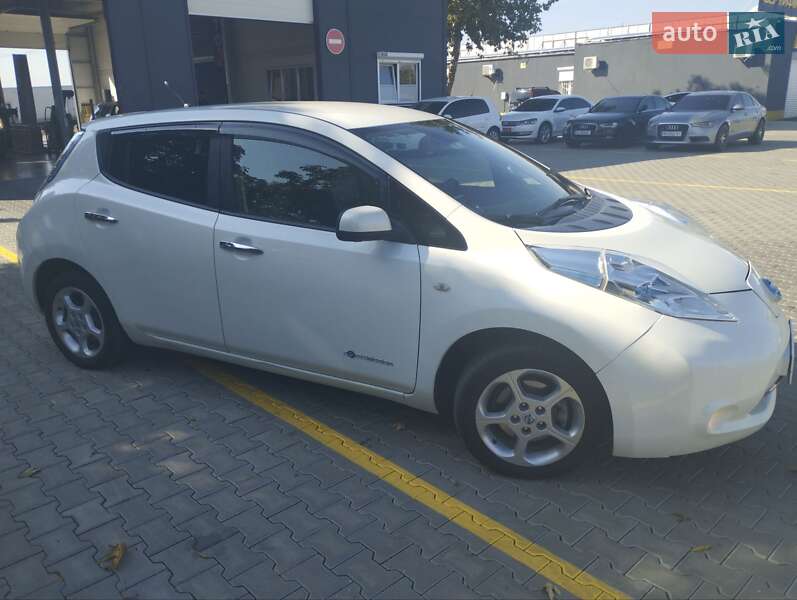 Хэтчбек Nissan Leaf 2013 в Одессе