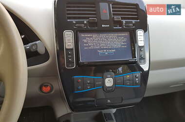 Хэтчбек Nissan Leaf 2012 в 