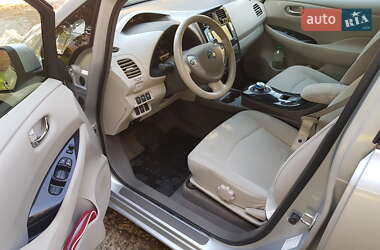 Хэтчбек Nissan Leaf 2012 в 