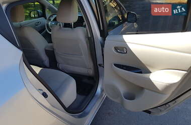 Хэтчбек Nissan Leaf 2012 в 