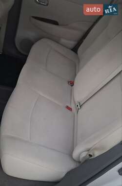 Хетчбек Nissan Leaf 2012 в  фото 13 Хетчбек Nissan Leaf 2012 в